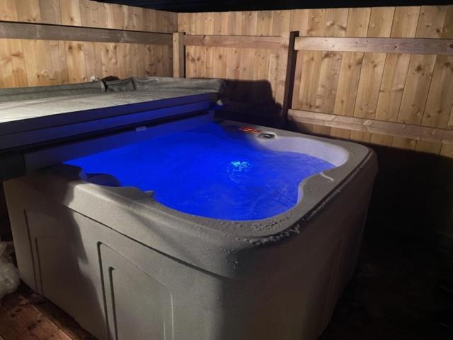 Pond View Pod 3 With Private Hot Tub -Fife - Loch Leven - Lomond Hills Vila Kelty Exterior foto
